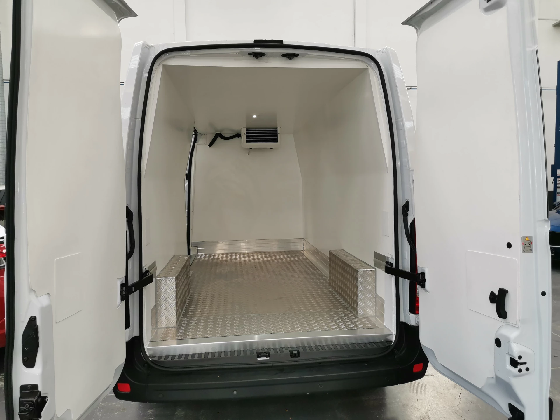 Chiller van for same-day cold deliveries in Abu Dhabi streets