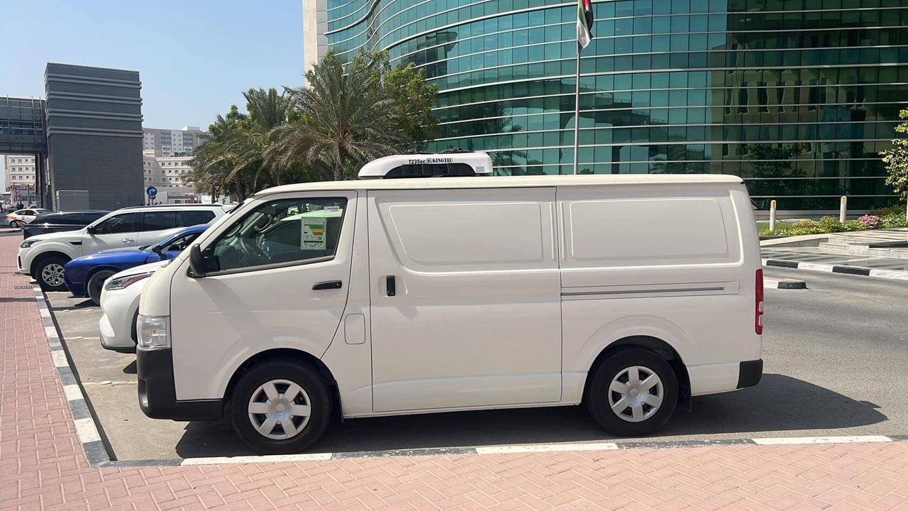 Refrigerated van rental in Dubai for transporting meat and seafood safely