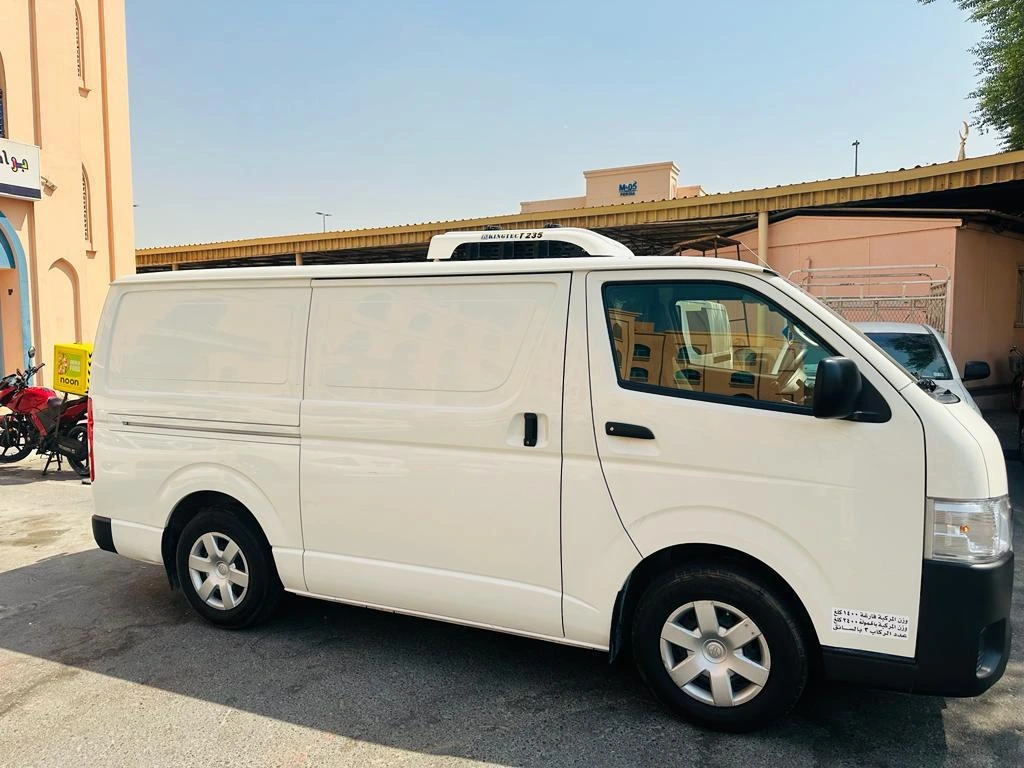 Temperature-controlled chiller van for frozen food delivery in UAE
