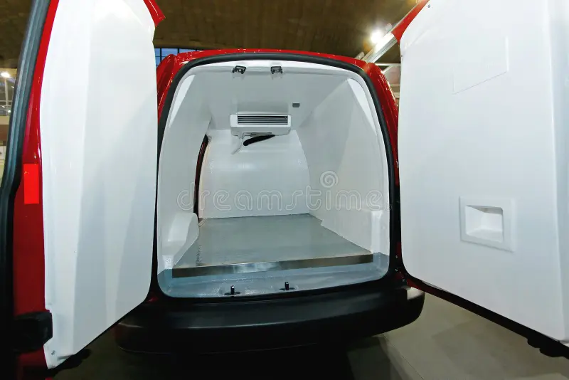 Affordable chiller van rental service in UAE for perishable goods transportation