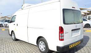 Freezer van in Dubai transporting frozen goods