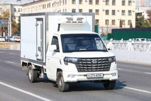 Refrigerated chiller van in Dubai delivering fresh and temperature-sensitive goods